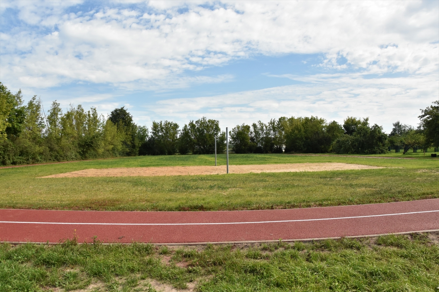 SPORTA LAUKUMA SAKĀRTOŠANA SVĒTES CIEMĀ PIE SVĒTES PAMATSKOLAS