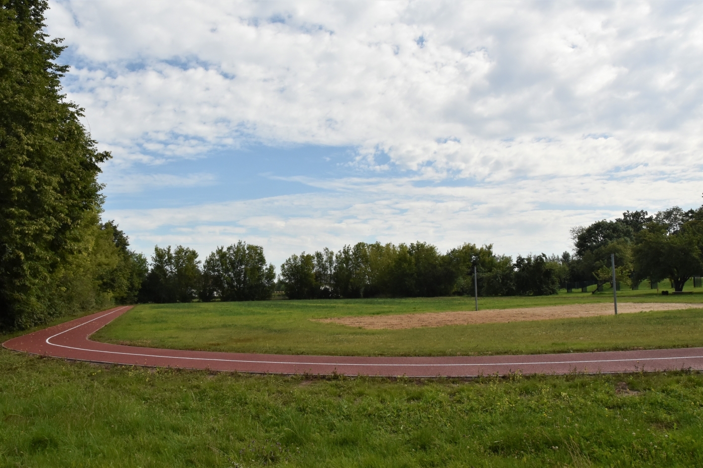 SPORTA LAUKUMA SAKĀRTOŠANA SVĒTES CIEMĀ PIE SVĒTES PAMATSKOLAS