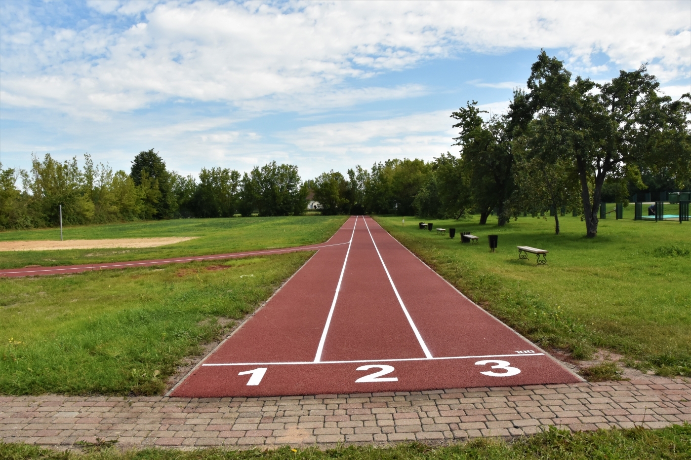 SPORTA LAUKUMA SAKĀRTOŠANA SVĒTES CIEMĀ PIE SVĒTES PAMATSKOLAS