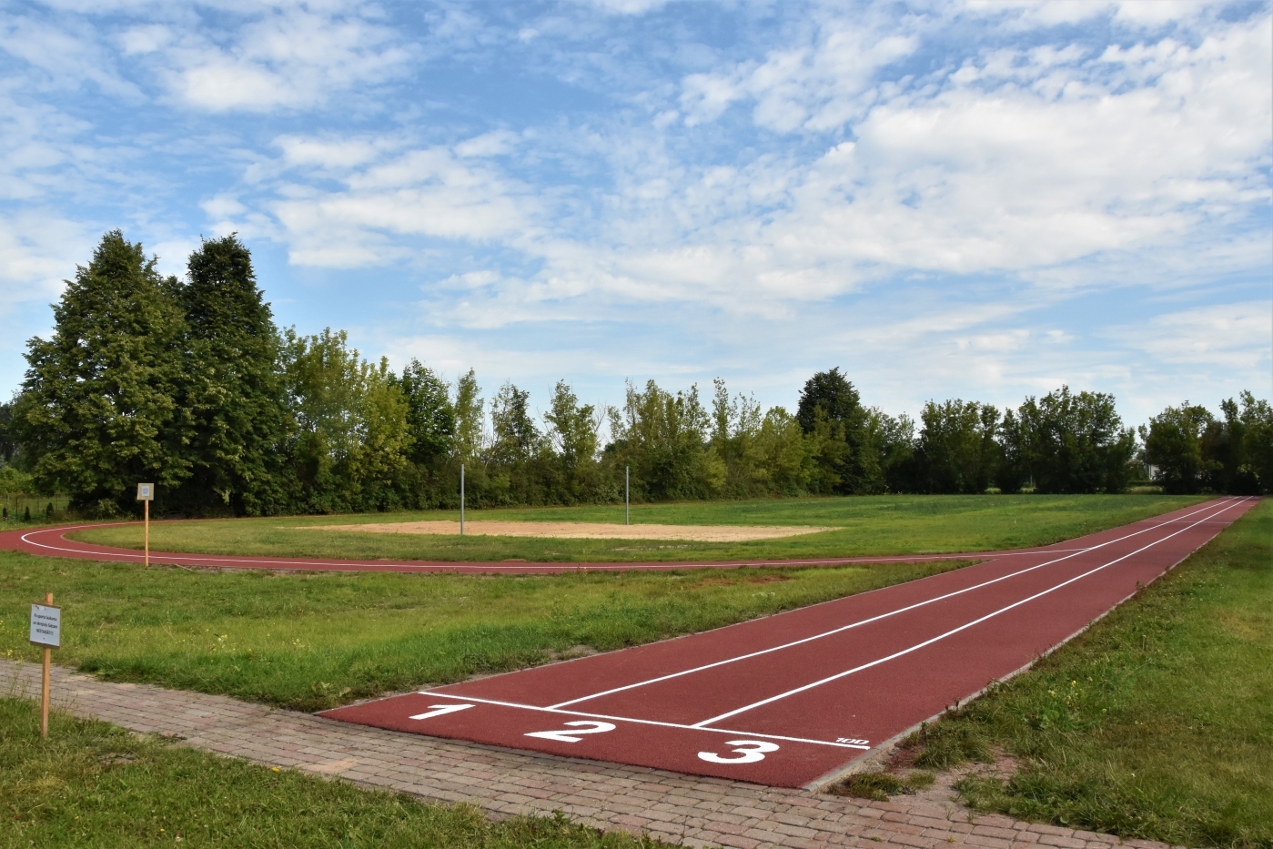 SPORTA LAUKUMA SAKĀRTOŠANA SVĒTES CIEMĀ PIE SVĒTES PAMATSKOLAS