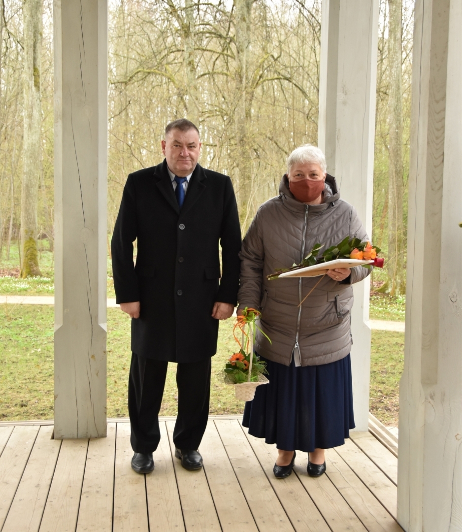 Senioru apbalvojumu pasniegšana