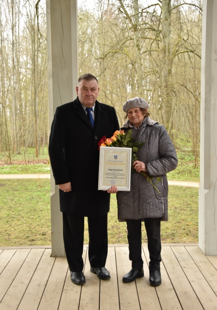 Senioru apbalvojumu pasniegšana