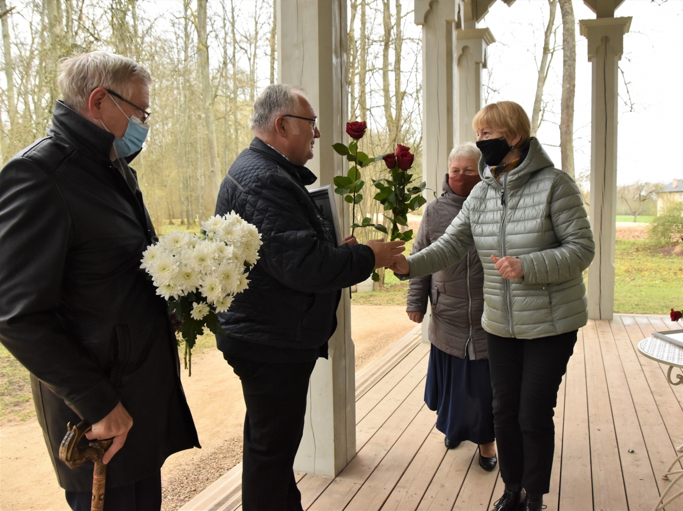 Senioru apbalvojumu pasniegšana