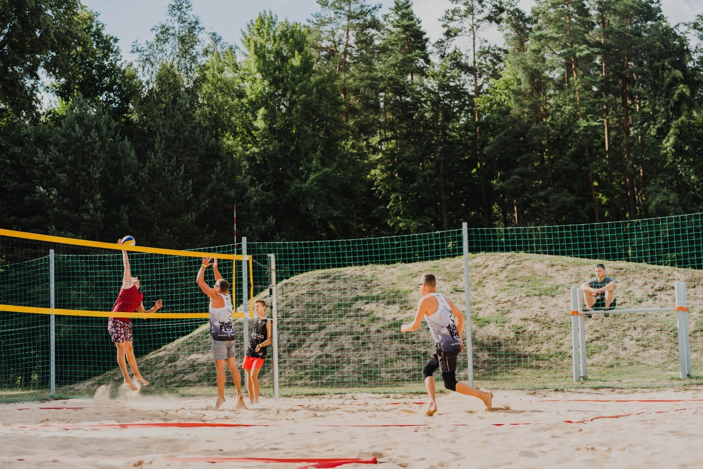 Pastaiga pa Ozolnieku ezera laivu parku