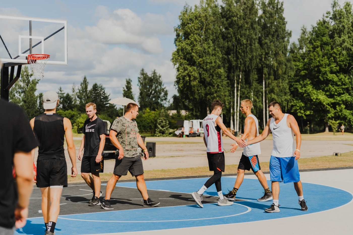 Pastaiga pa Ozolnieku ezera laivu parku