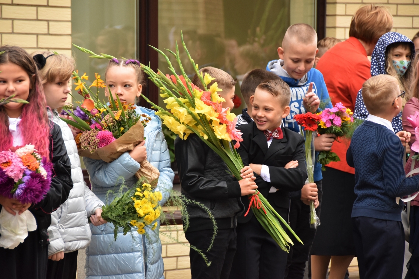 Jelgavas novada izglītības iestādēs, kas kopumā jaunizveidotajā novadā ir 29, šodien skolēni atzīmēja 1. septembri.   Lai visiem izdevies, veselīgs un veiksmes piepildīts mācību gads!