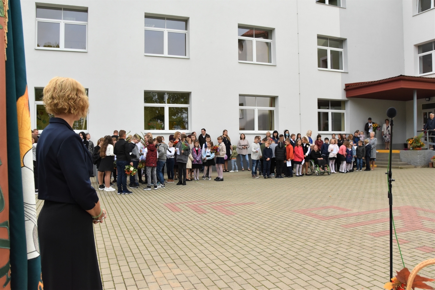 Jelgavas novada izglītības iestādēs, kas kopumā jaunizveidotajā novadā ir 29, šodien skolēni atzīmēja 1. septembri.   Lai visiem izdevies, veselīgs un veiksmes piepildīts mācību gads!