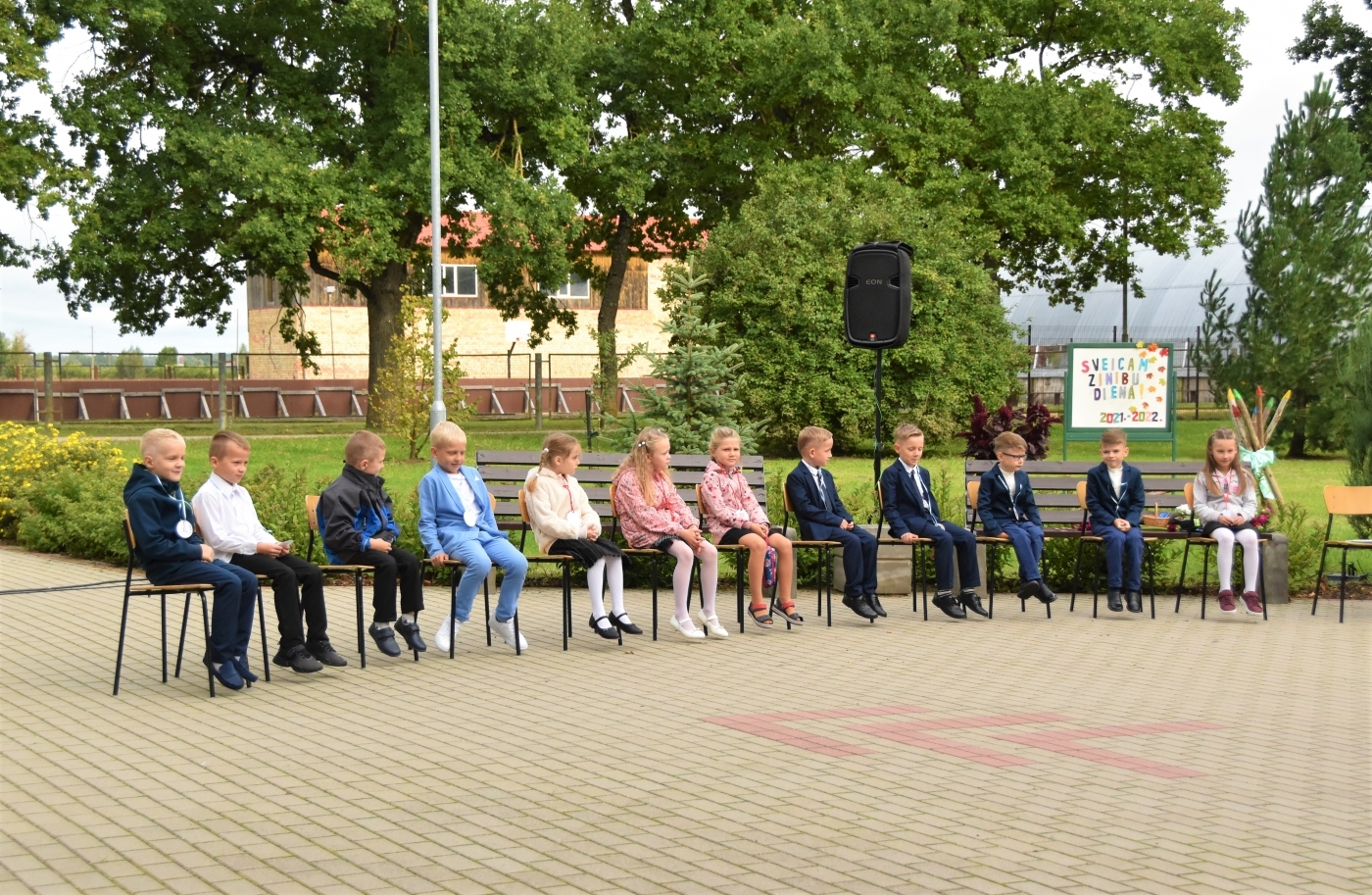 Jelgavas novada izglītības iestādēs, kas kopumā jaunizveidotajā novadā ir 29, šodien skolēni atzīmēja 1. septembri.   Lai visiem izdevies, veselīgs un veiksmes piepildīts mācību gads!