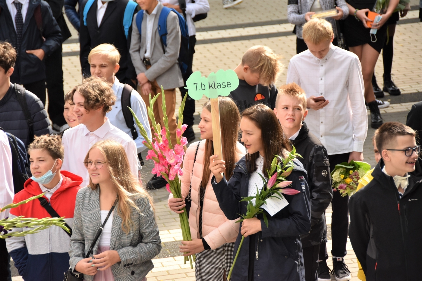 Jelgavas novada izglītības iestādēs, kas kopumā jaunizveidotajā novadā ir 29, šodien skolēni atzīmēja 1. septembri.   Lai visiem izdevies, veselīgs un veiksmes piepildīts mācību gads!