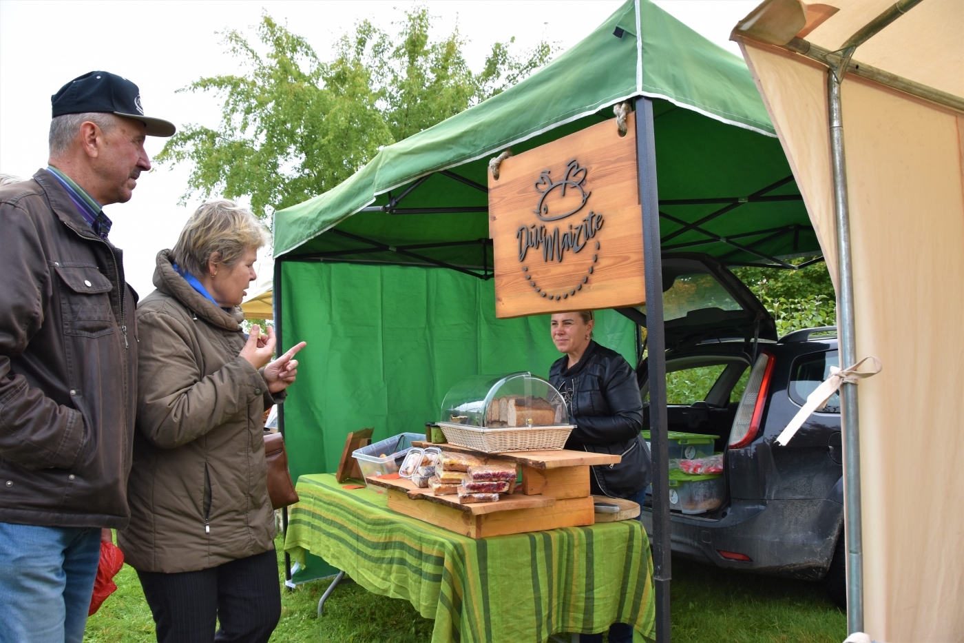 Ražas svētku tirdziņš pie restorāna "Zemnieka cienasts"