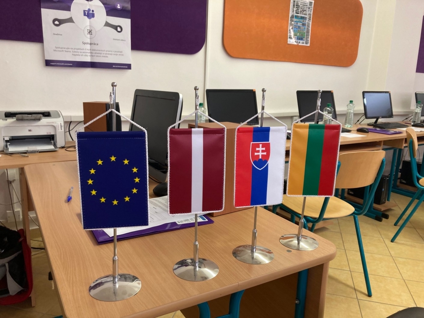 Zaļenieku komerciālās un amatniecības vidusskolas profesionālo izglītības programmu pedagogi Slovākijā apguva neformālās izglītības metodes
