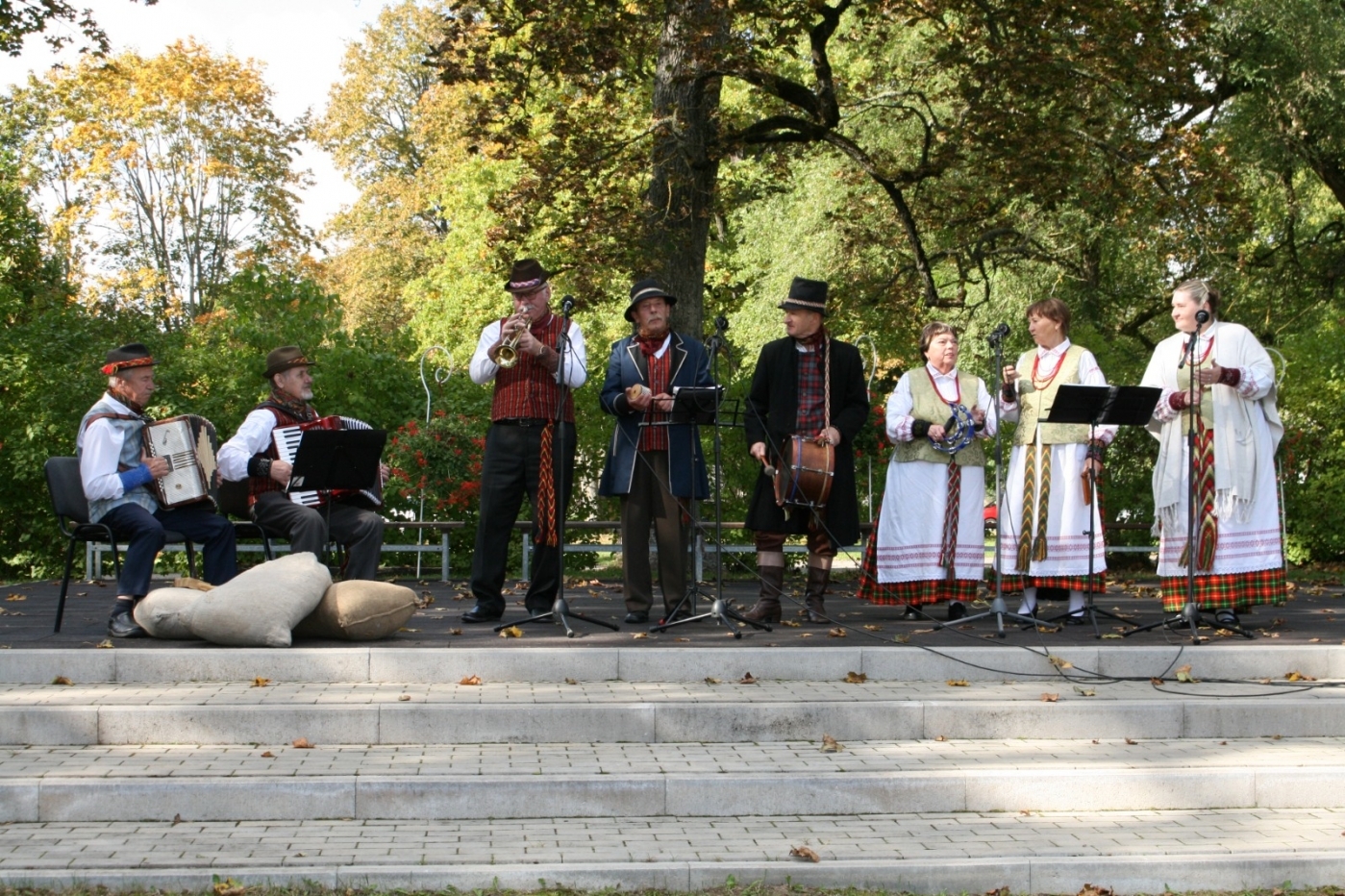 Aktīvās atpūtas diena "Visi uz Vilci!" rudenīgajā Vilces muižas parkā