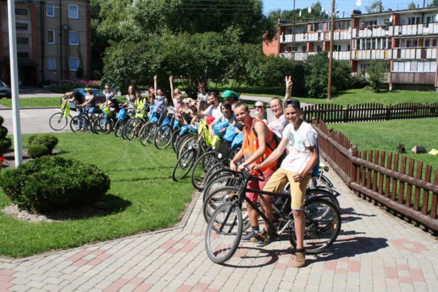 Jaunieši projekta ietvaros dodas velobraucienā „Savas vides apzināšanās”