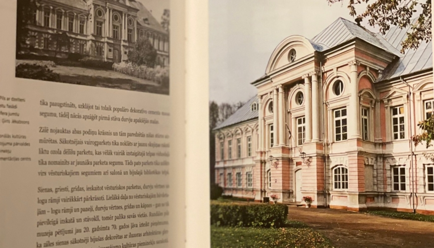 Grāmatas atvērums ar Zaļās muižas attēlu