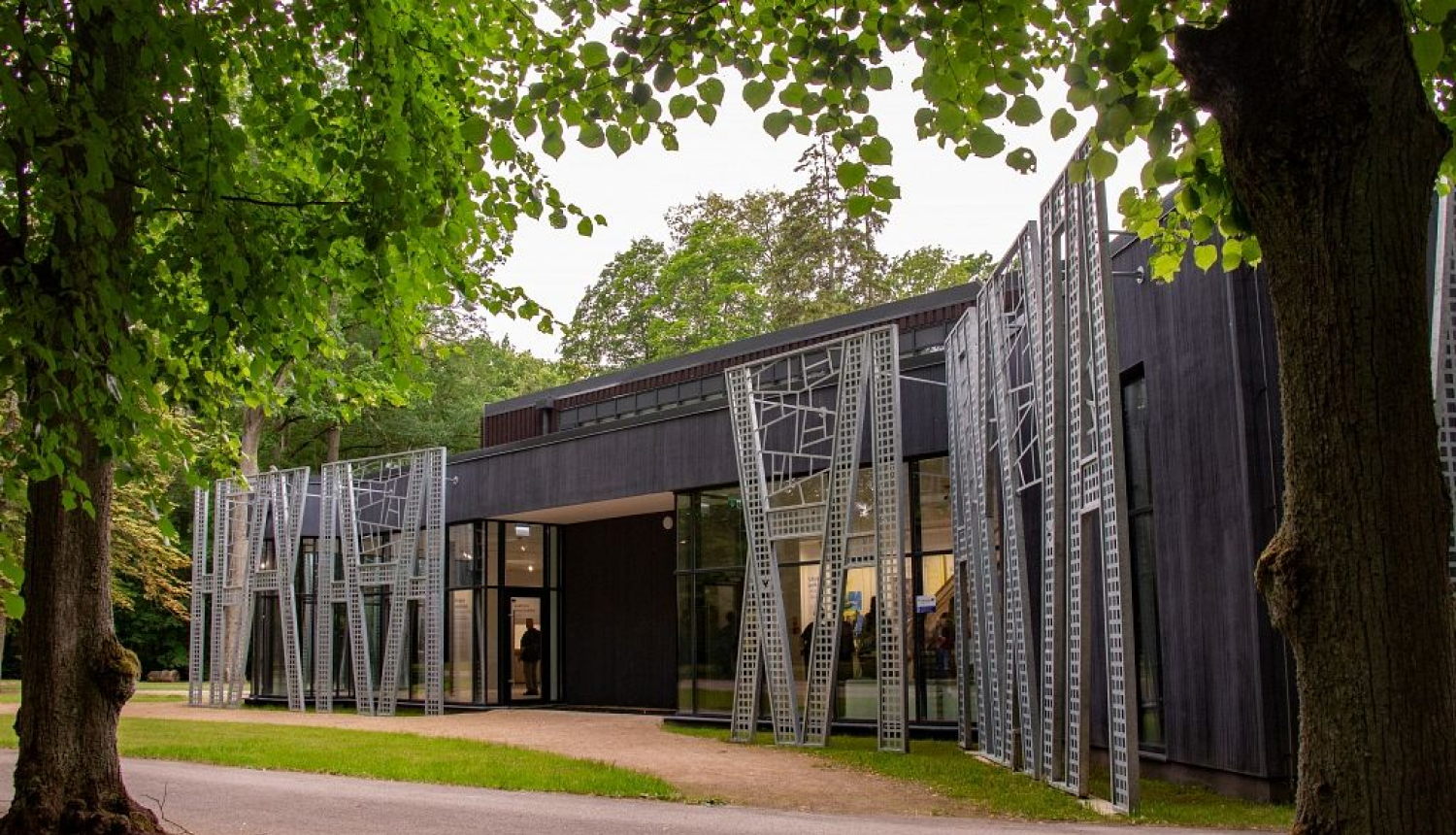 Elejas izstāžu zāle