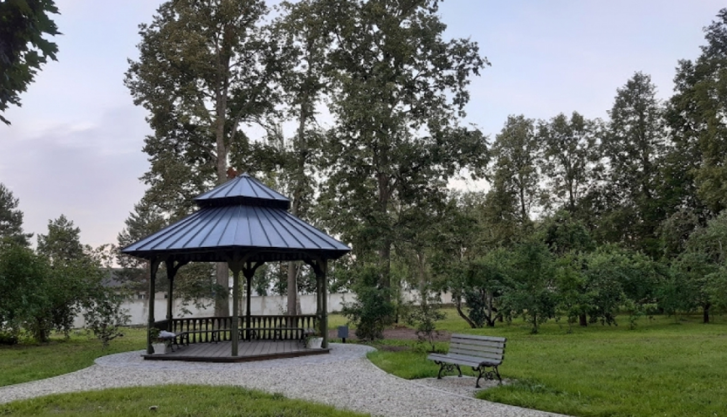 Brīvdabas konferenču telpas izbūve Svētes pils dārzā
