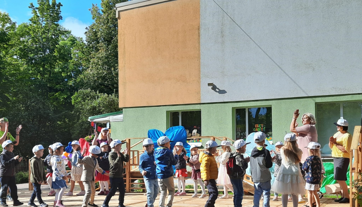 „Aiz kalniņa dūmi kūp…”