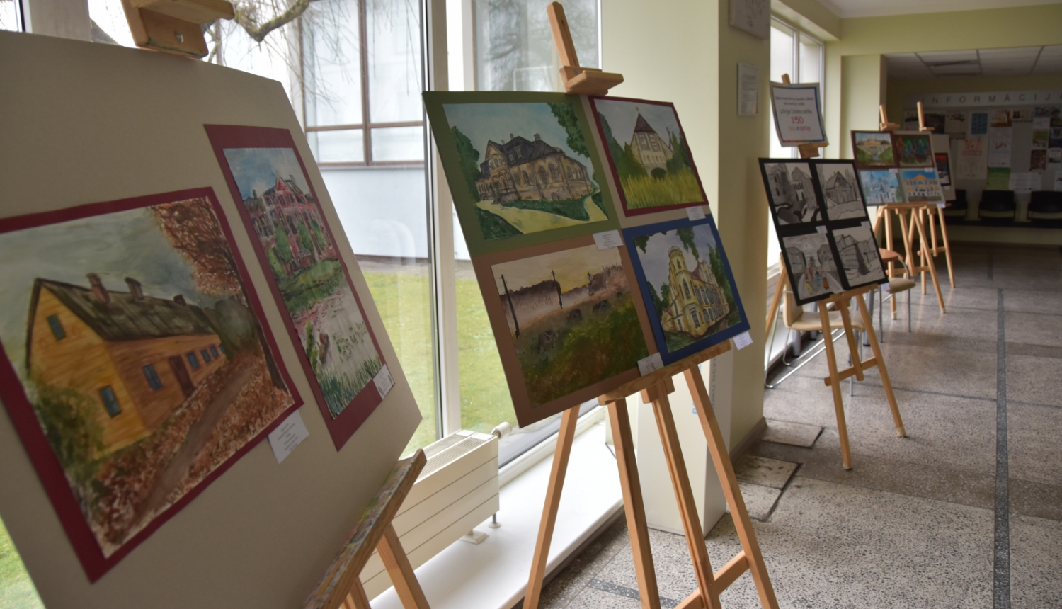 Skolēnu mākslas darbu izstāde