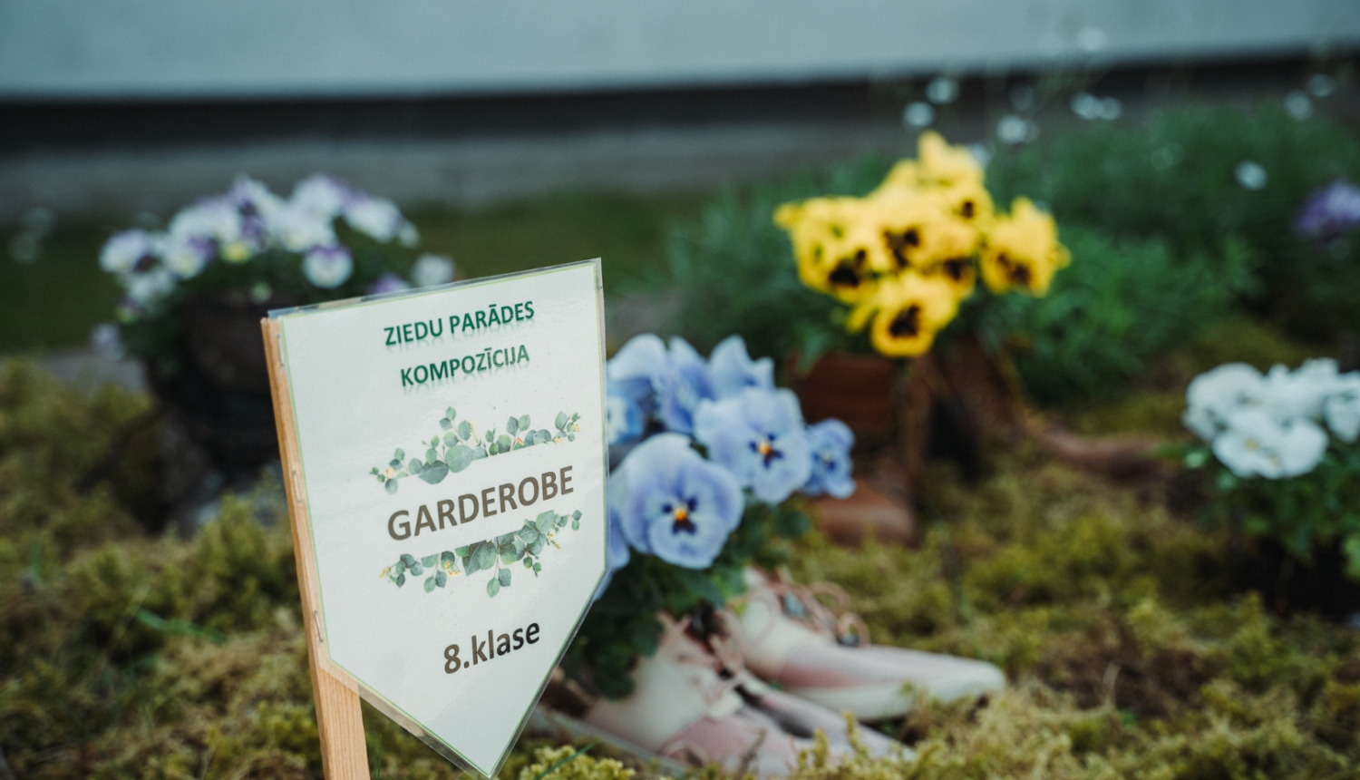 Ziedu parāde Platones skolā