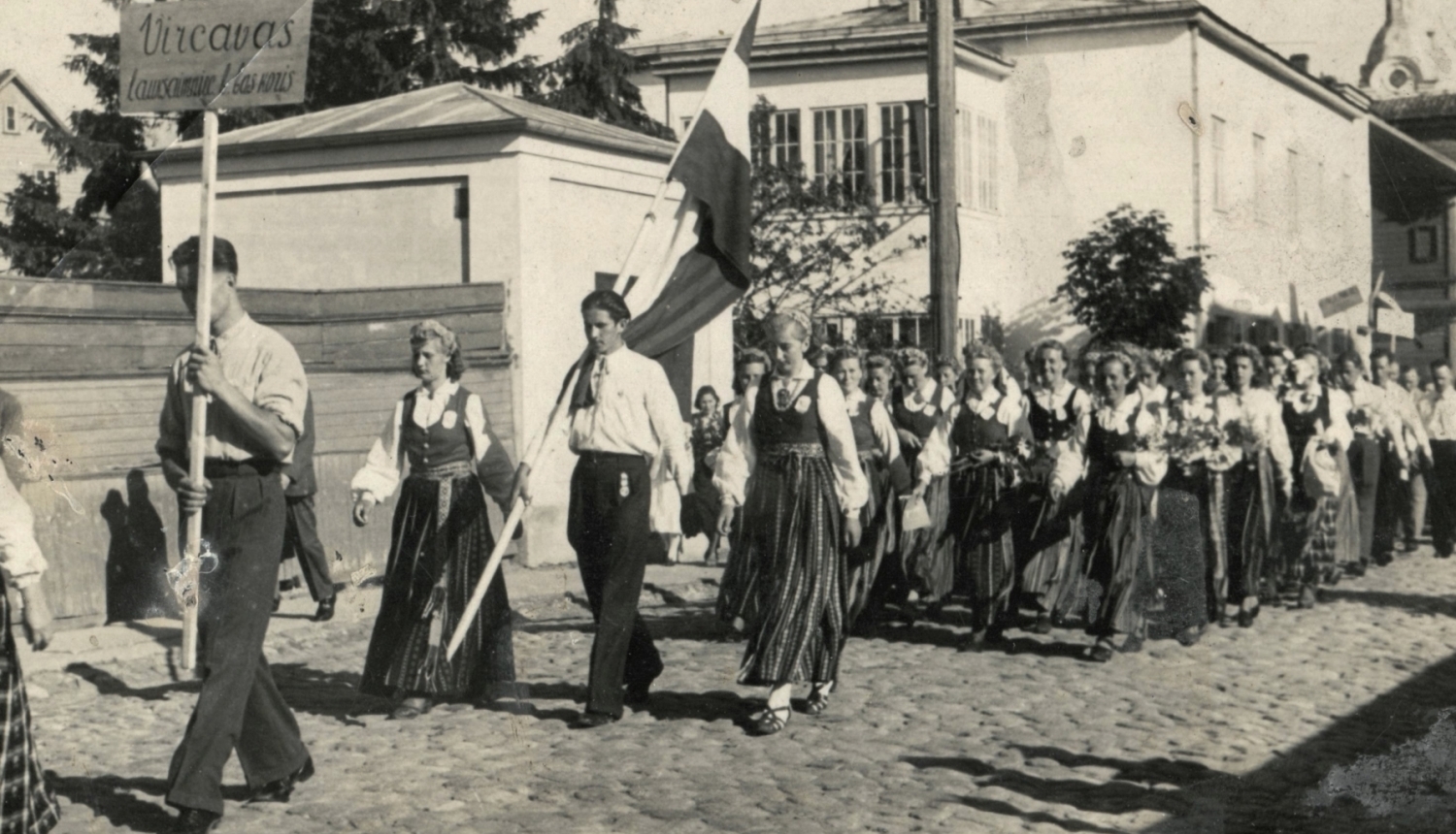 Izstāde “Liecību apkopojums par Dziesmu svētkiem novadā”.