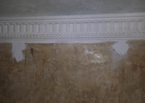 Lielplatones muižas pilī noslēgušies centrālās kāpņu telpas griestu un sienu apdares restaurācijas darbi
