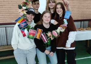 Aizupes pamatskolas skolēni apgūst vides jautājumus Rumānijā