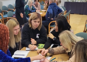 Jelgavas novada pašvaldības skolu pedagogi kopā ar kolēģiem no Jelgavas Valsts ģimnāzijas apgūst zināšanas par STEAM